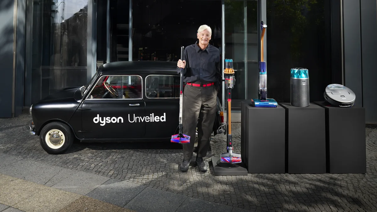 Dyson 創辦人James Dyson 親自於柏林舉行的全球發佈會現場，展示多款全新家居科技產品。