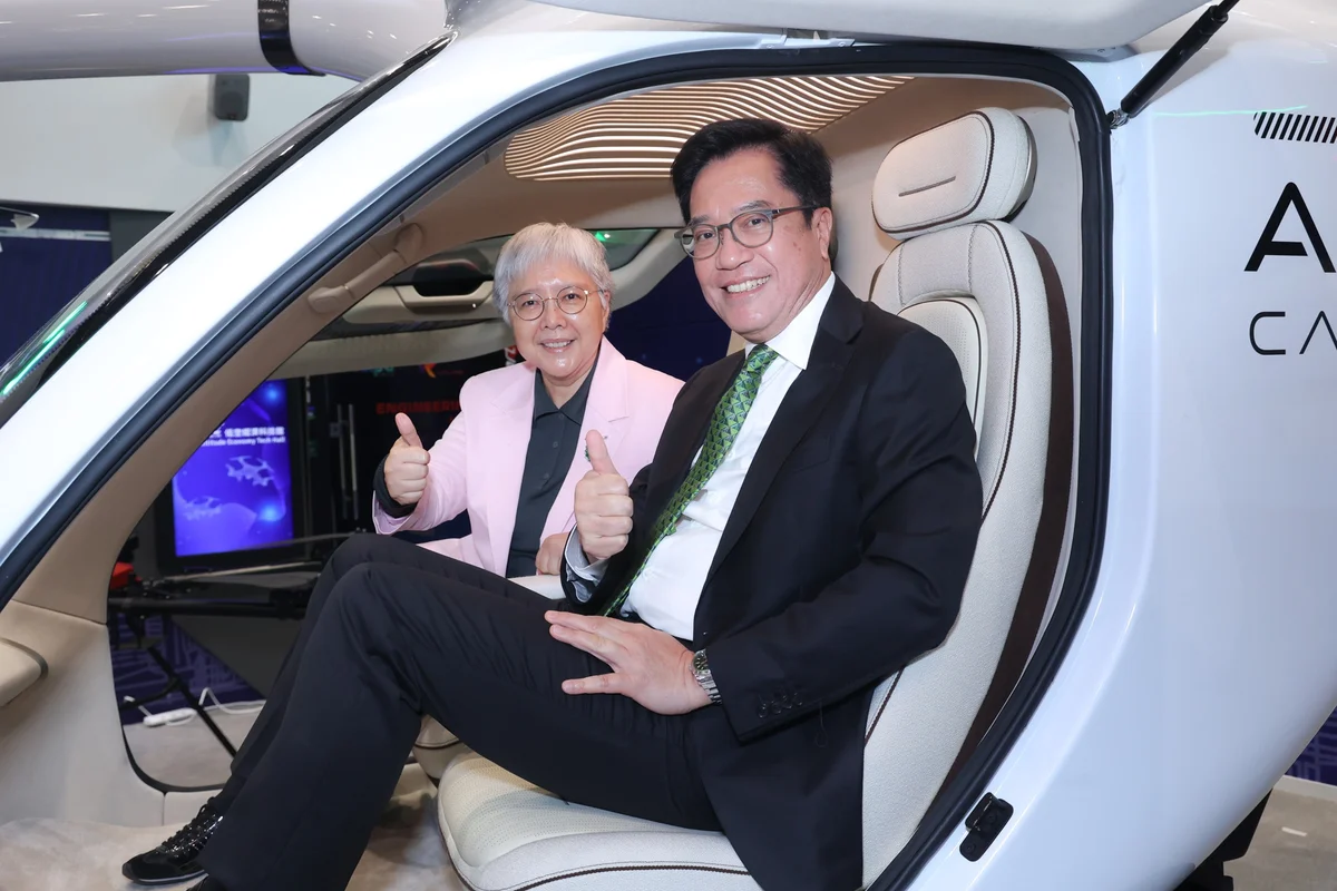 香港特別行政區政府財政司副司長黃偉綸先生GBS, JP擔任主禮嘉賓並出席「低空經濟科技館」開幕典禮。